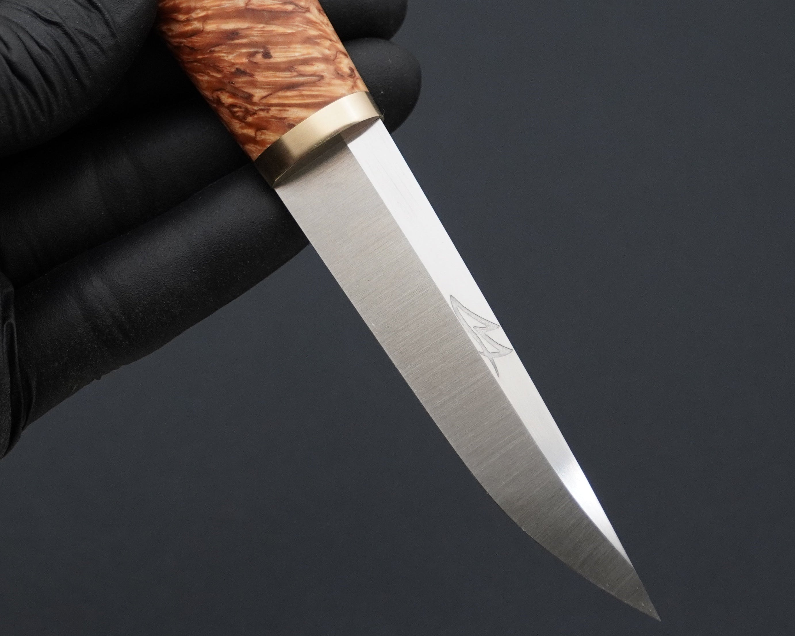 Puukko, Magnacut, stabilized X-cut curly birch