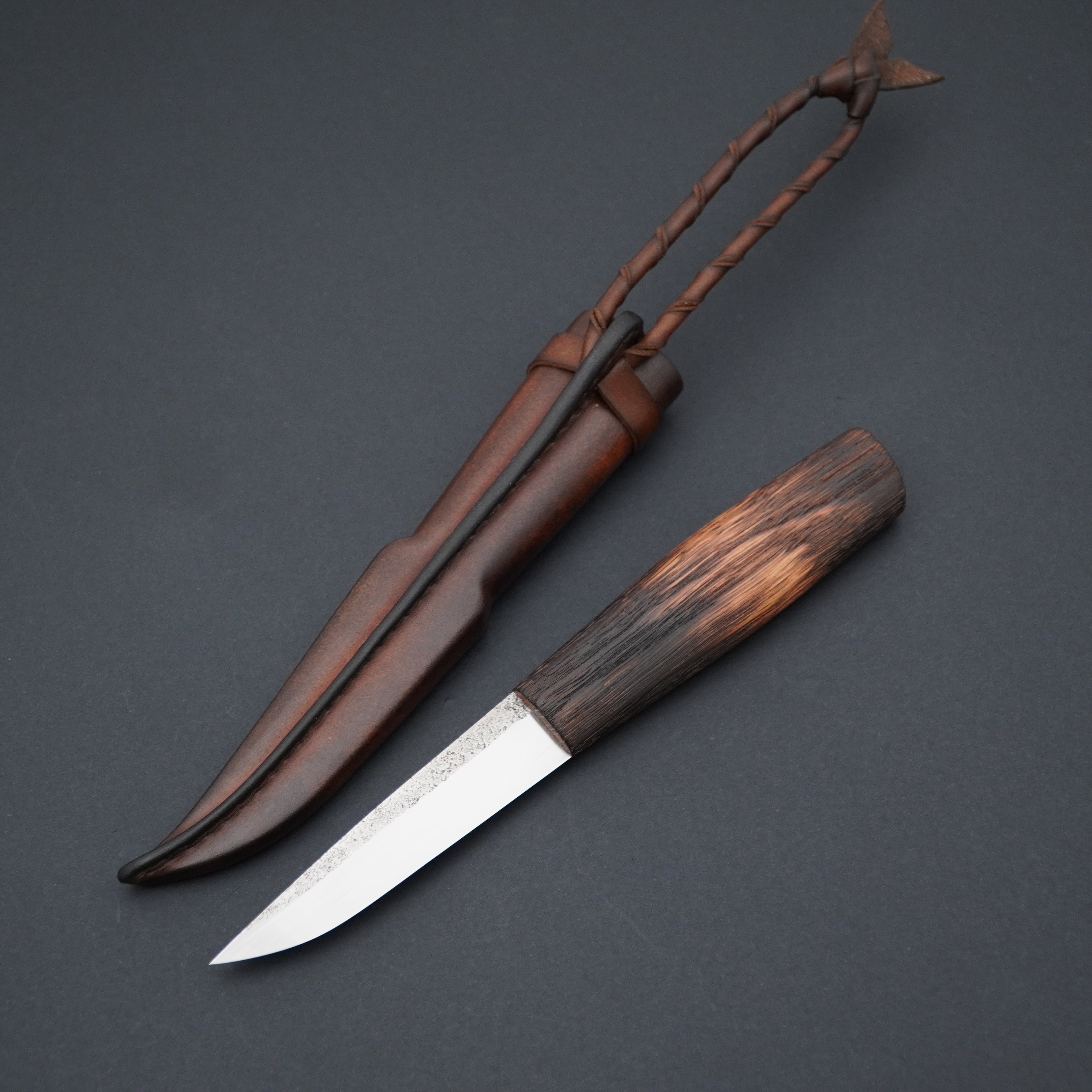 Puukko, poltettu tammi