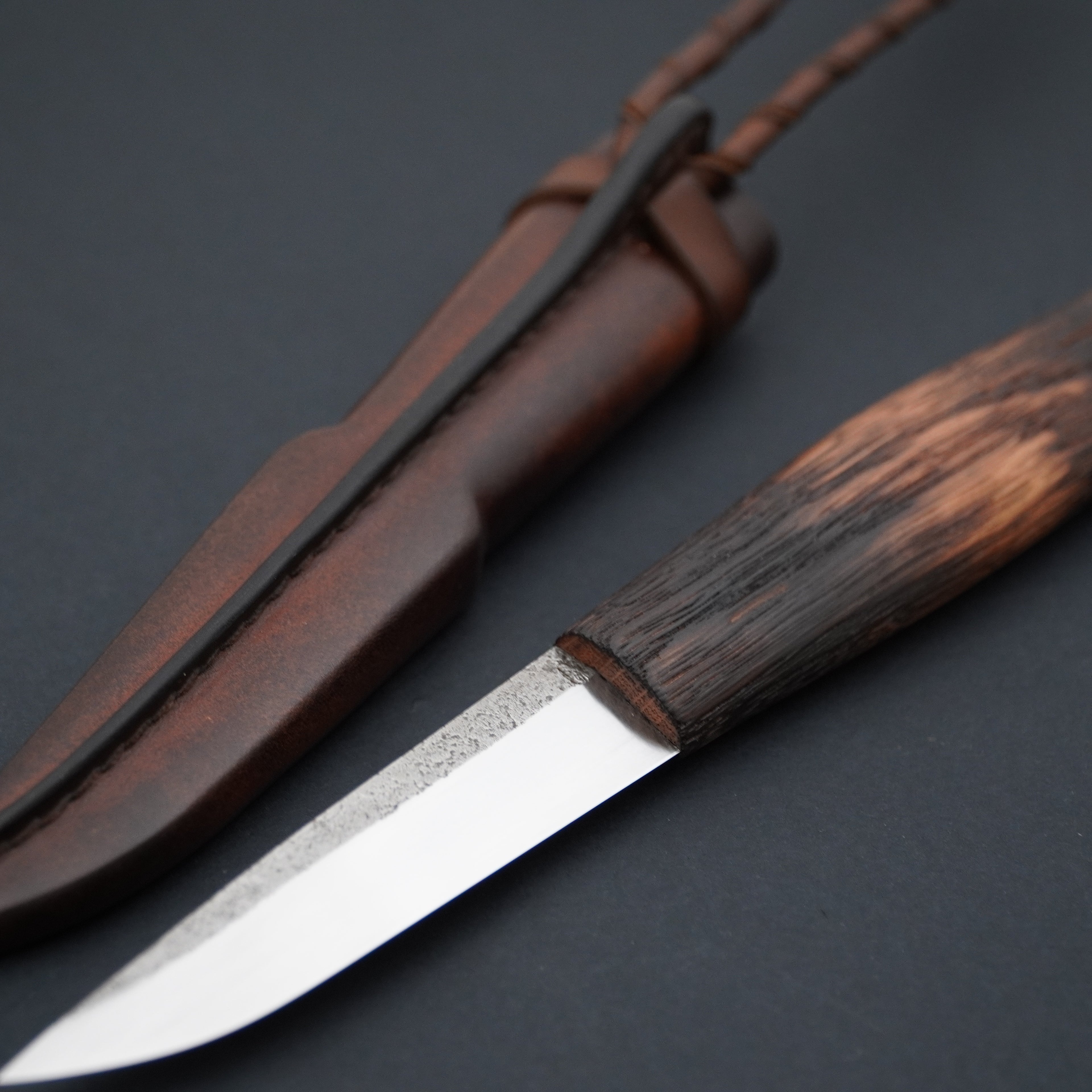 Puukko, poltettu tammi