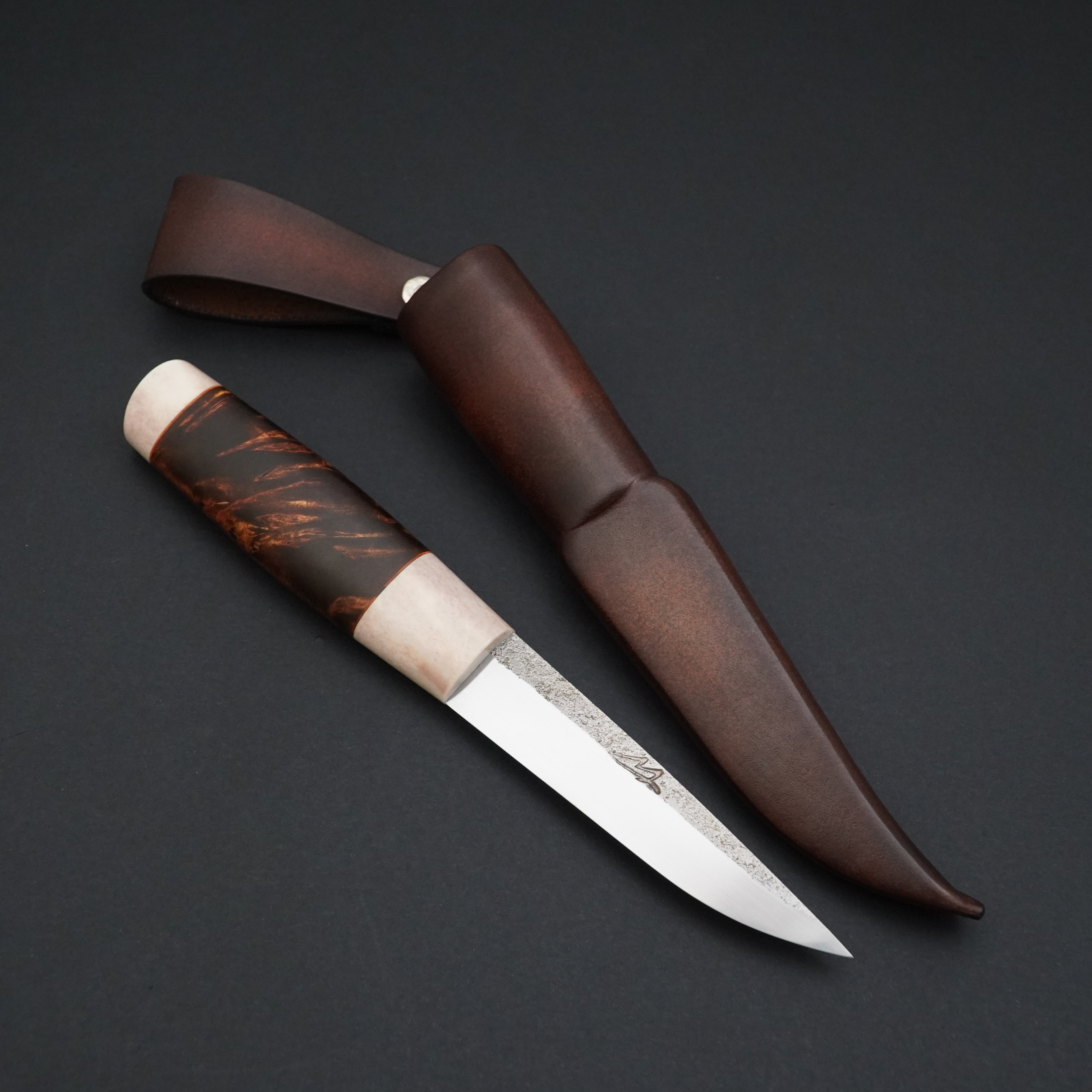 Puukko, reindeer antler/curly birch