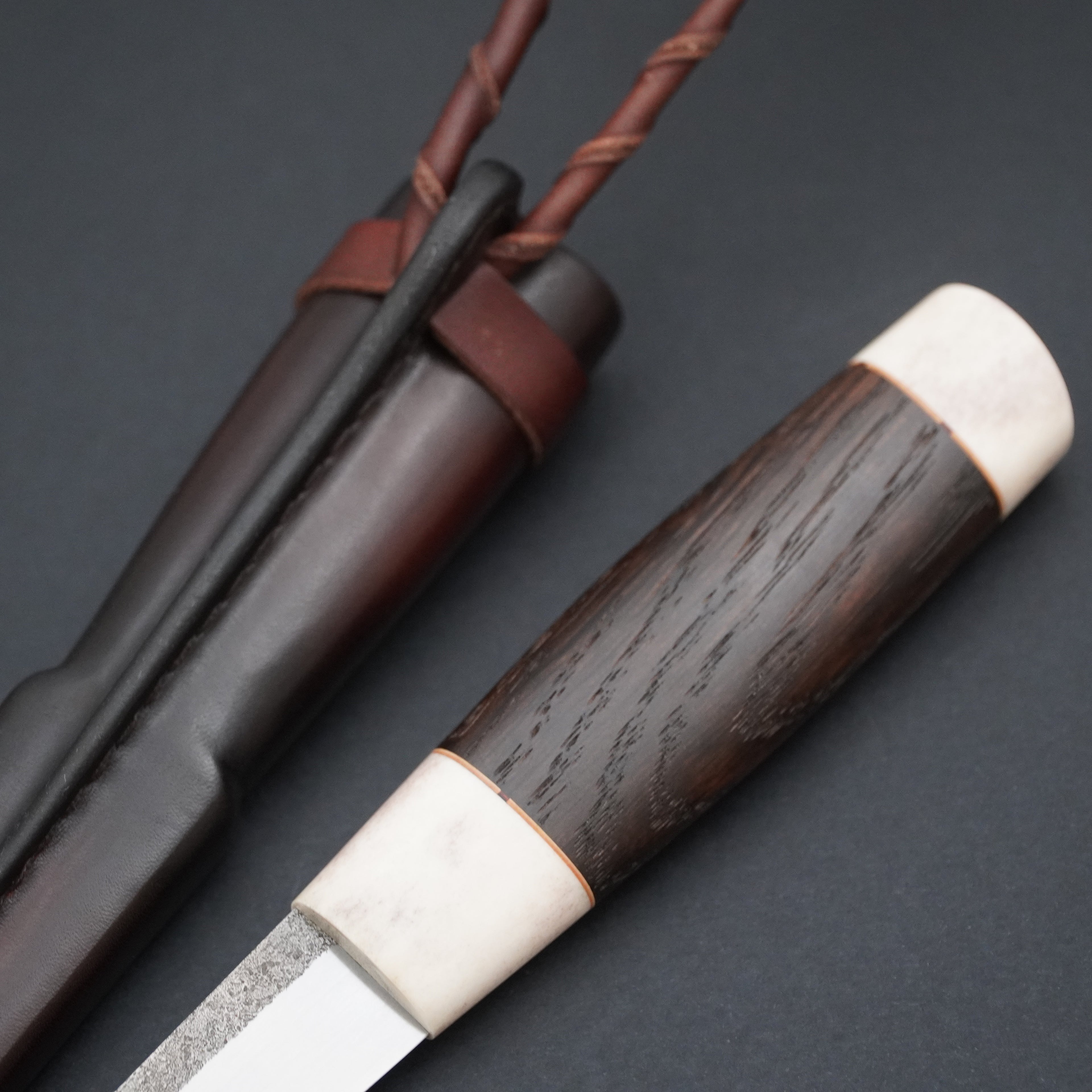 Puukko, hirvensarvi/savutammi