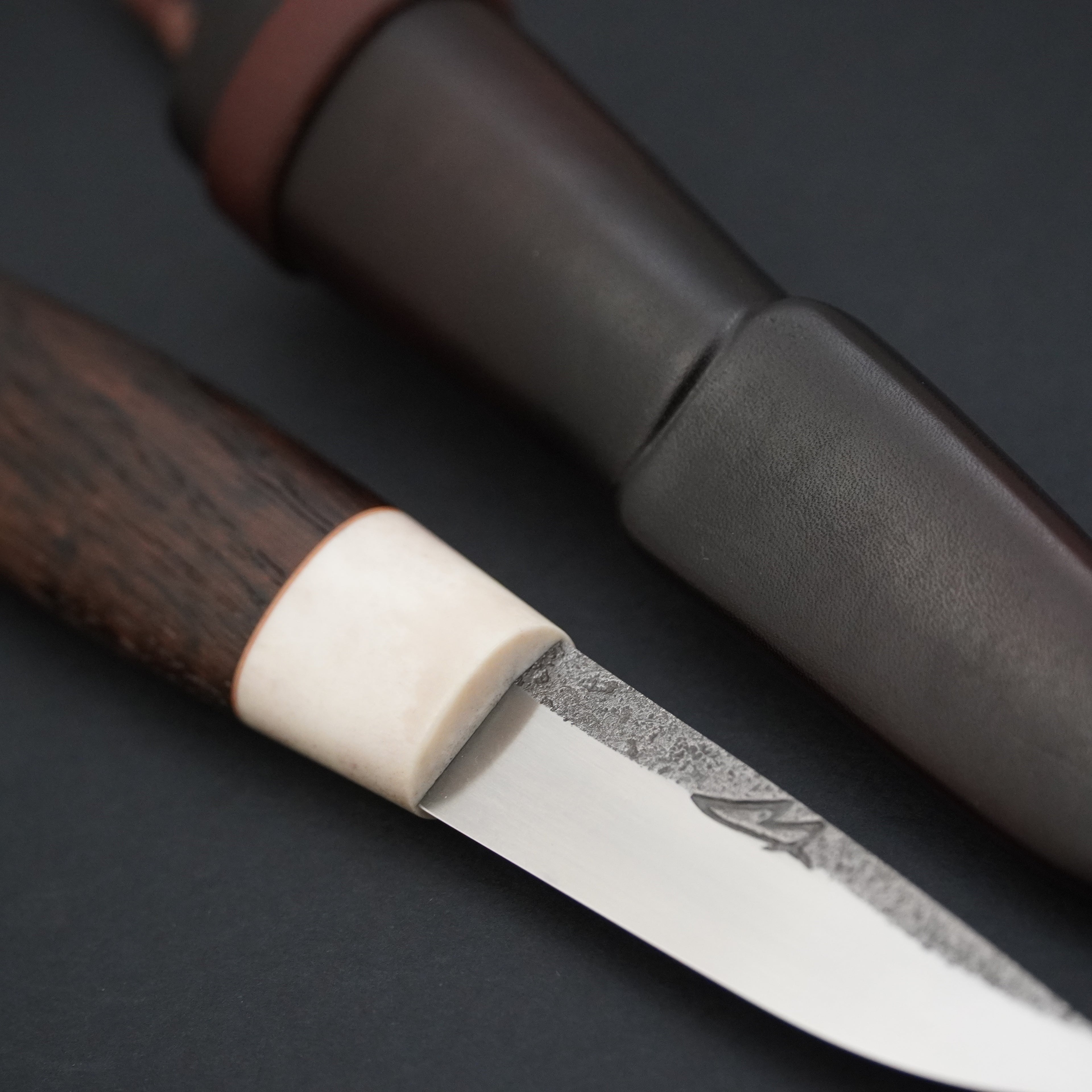 Puukko, hirvensarvi/savutammi