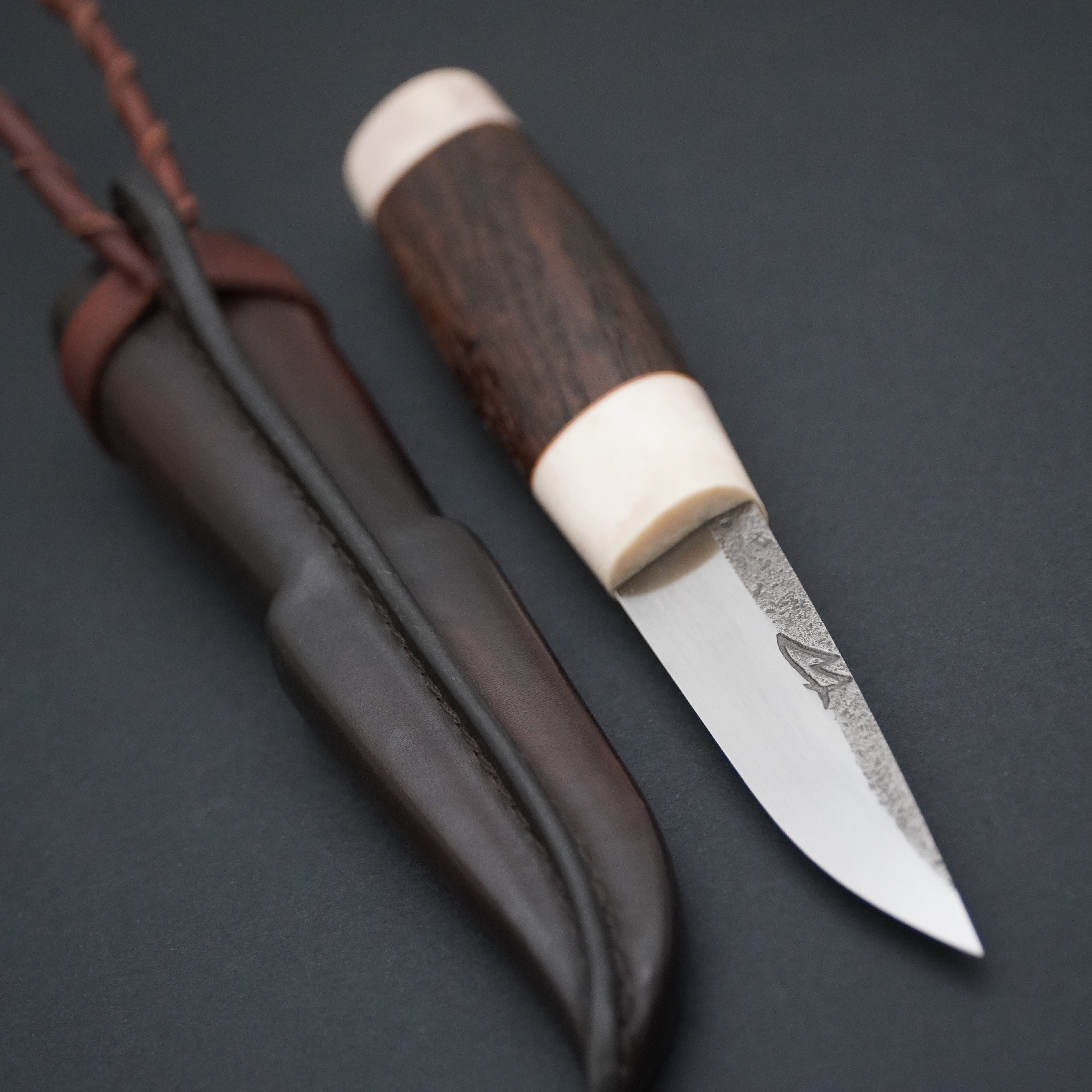Puukko, hirvensarvi/savutammi