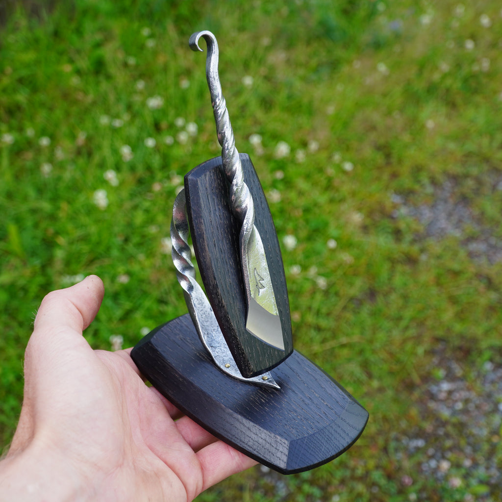 Magnetic knife stand