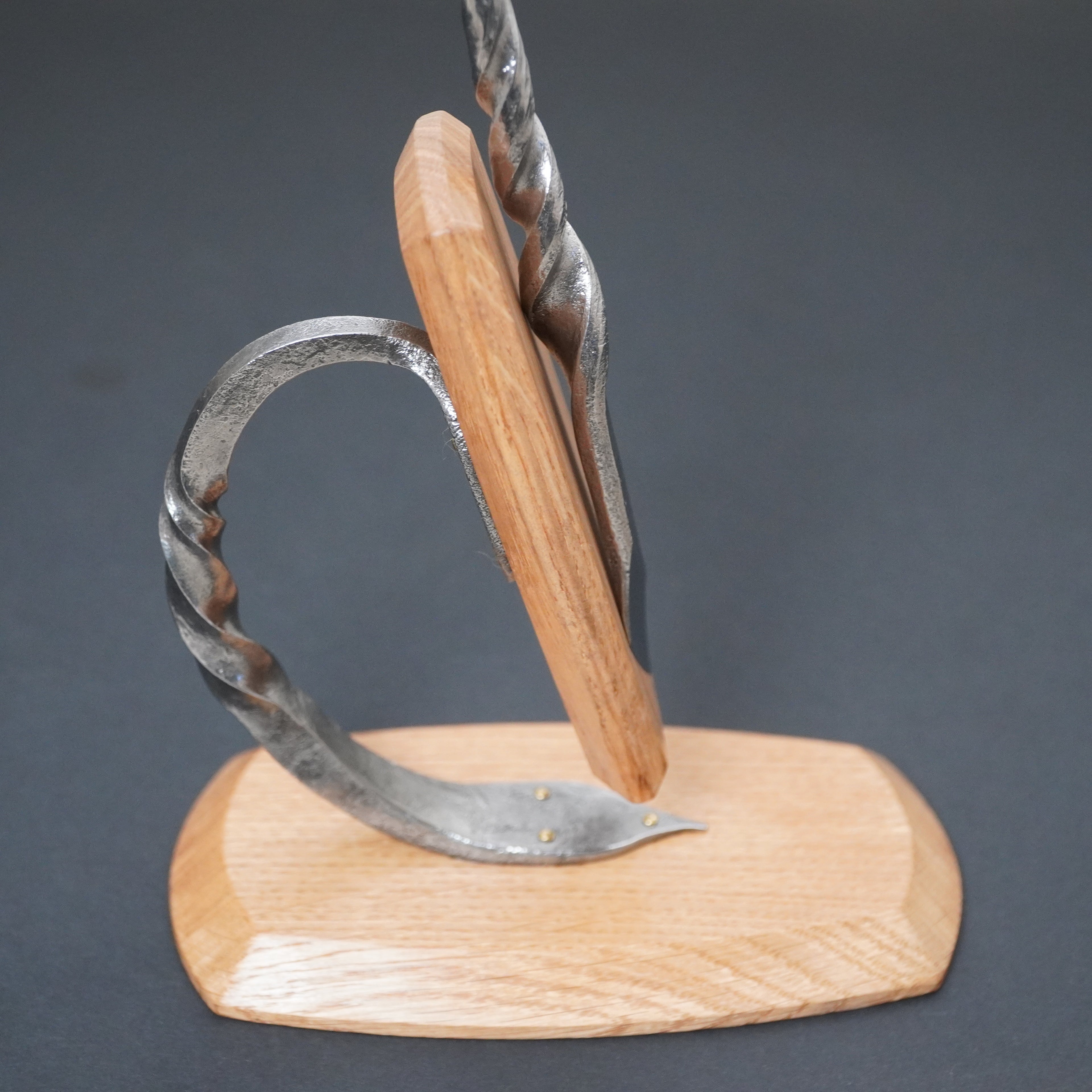 Magnetic knife stand
