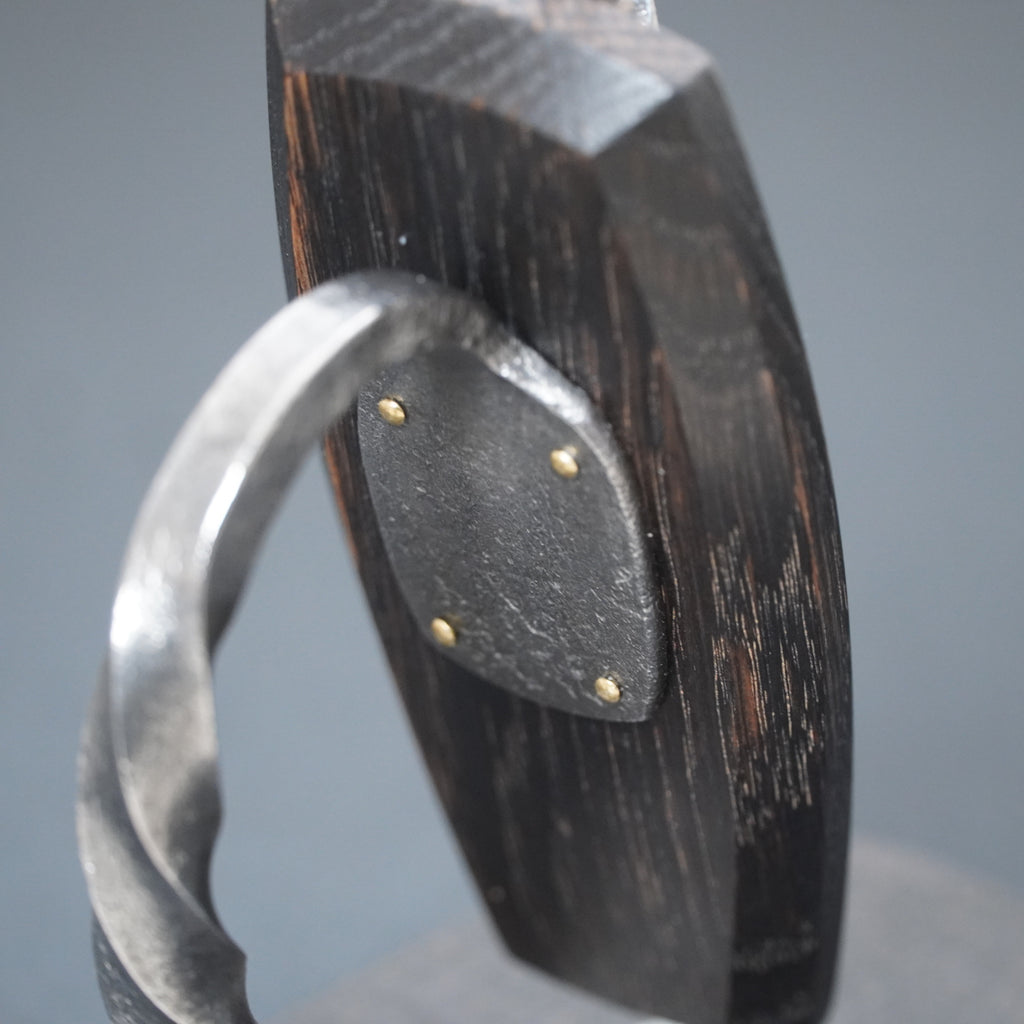 Magnetic knife stand