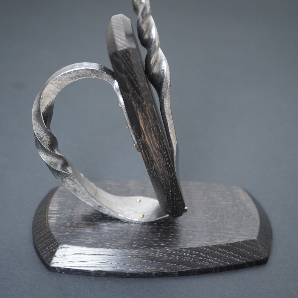 Magnetic knife stand