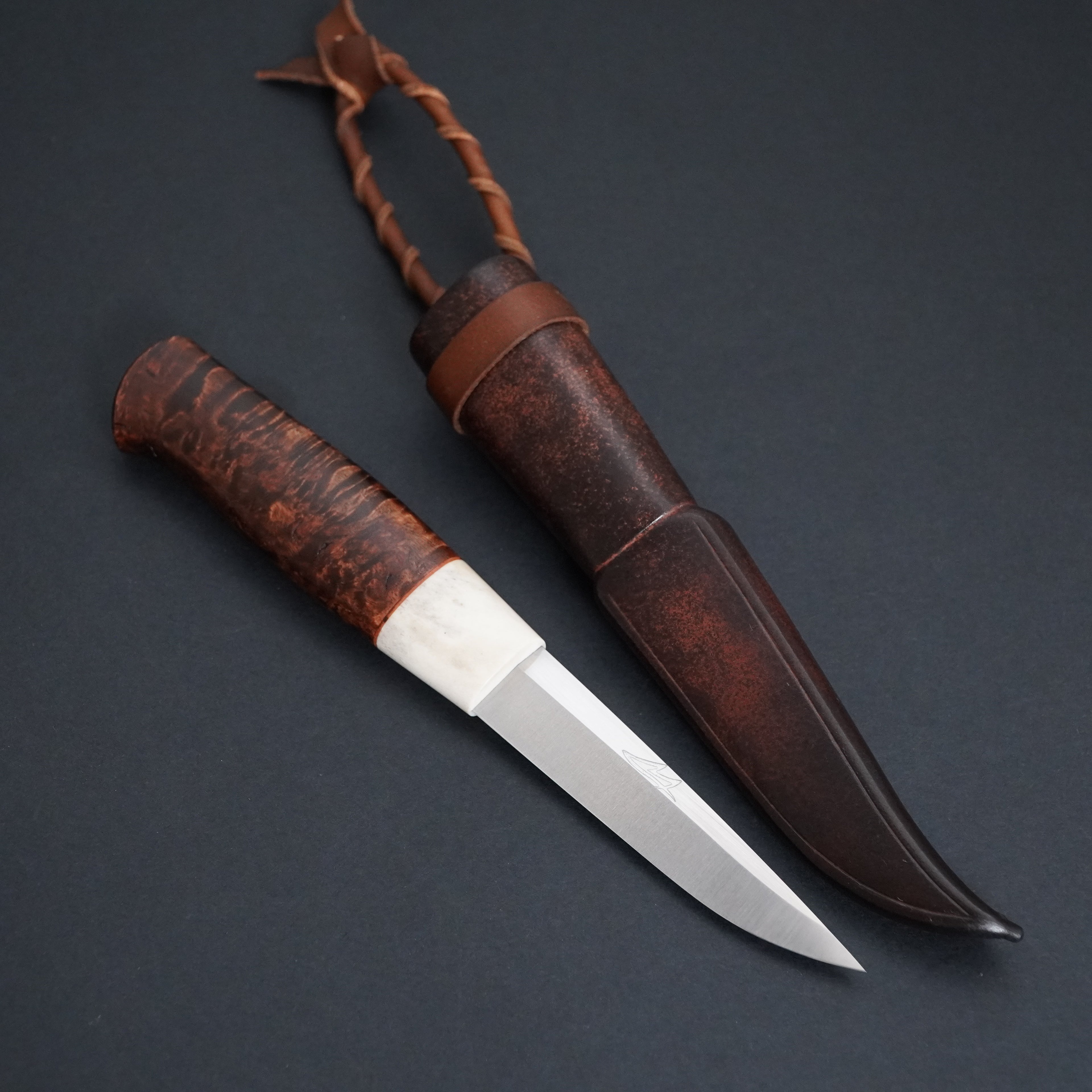 Magnacut puukko, moose antler/curly birch
