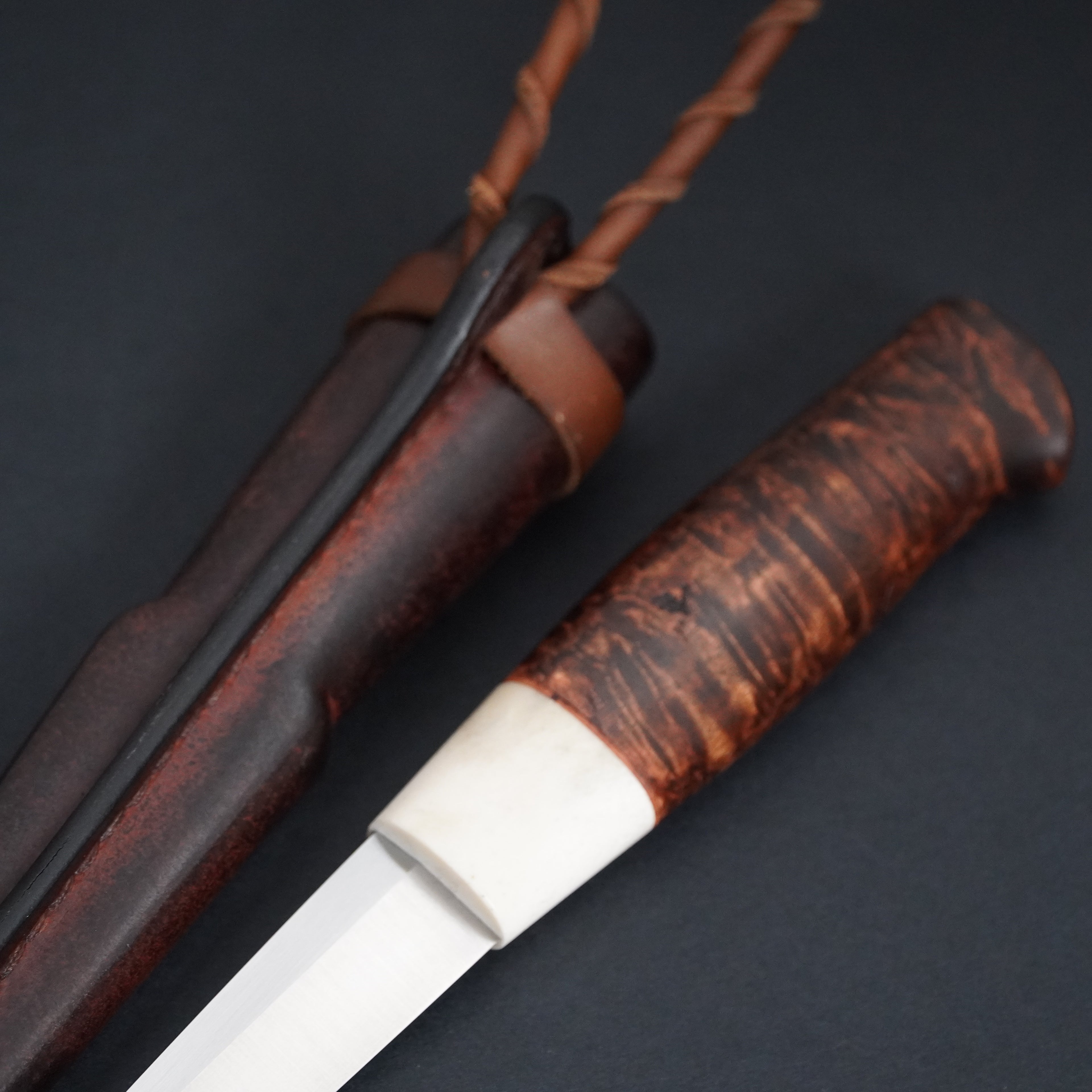 Magnacut puukko, moose antler/curly birch