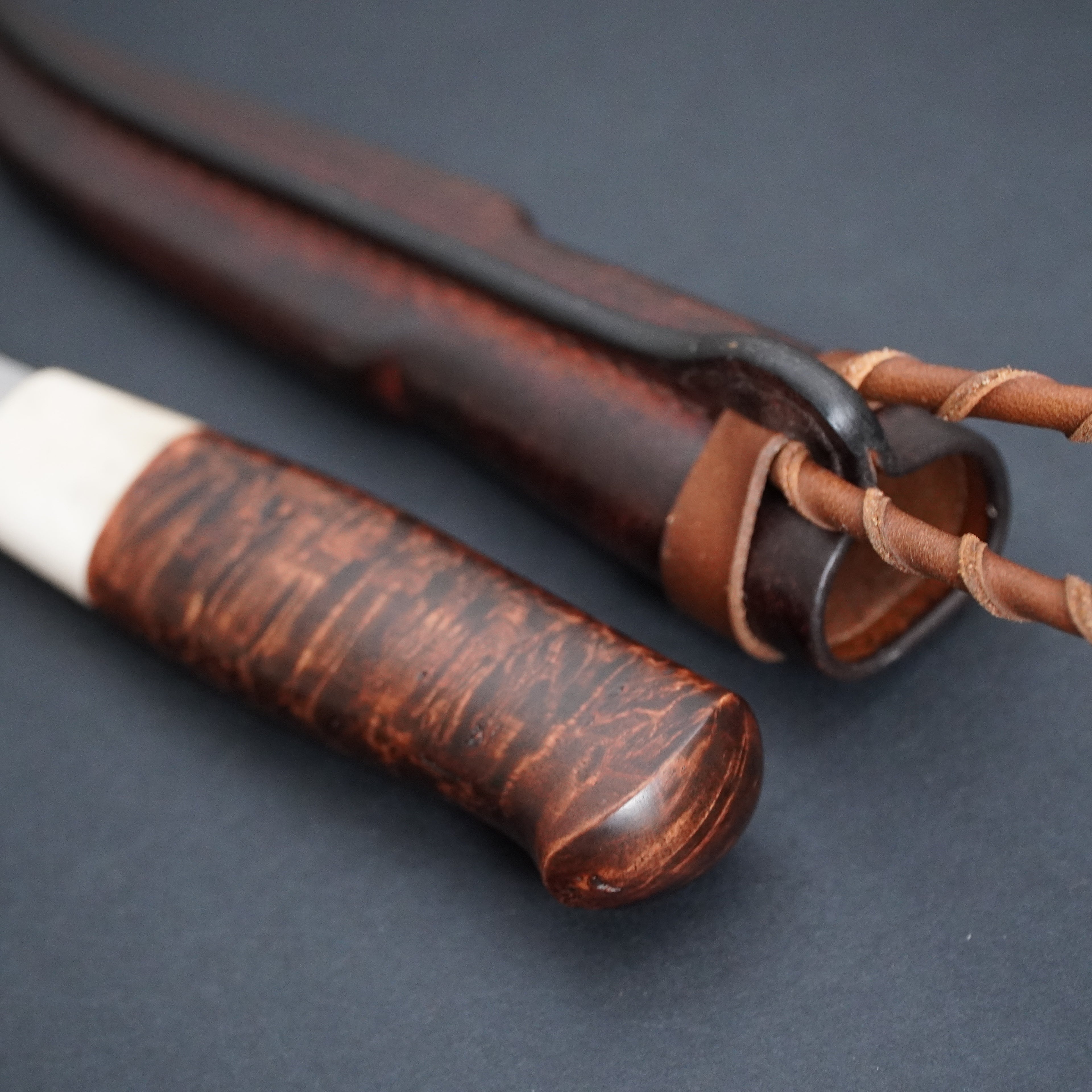 Magnacut puukko, moose antler/curly birch