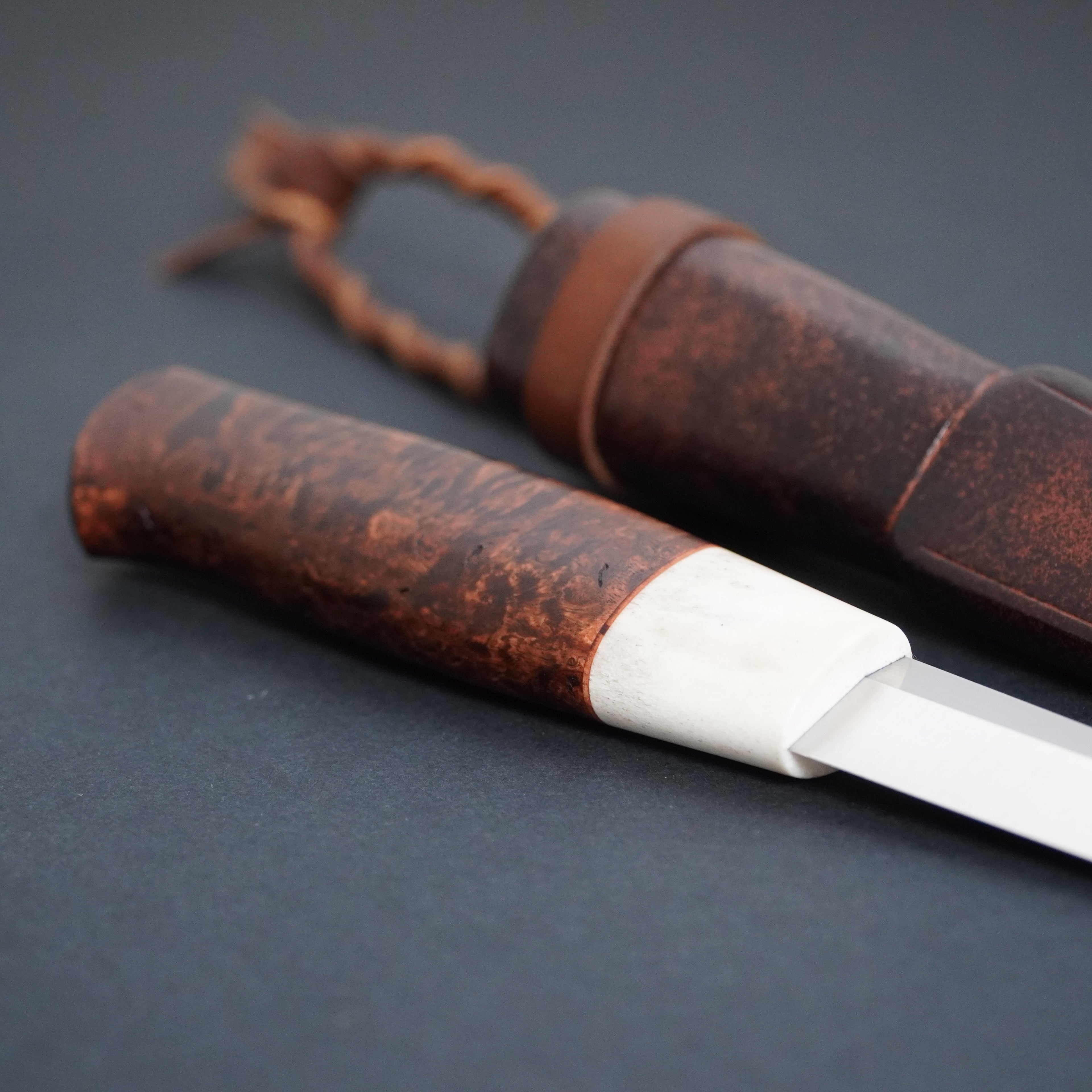 Magnacut puukko, moose antler/curly birch